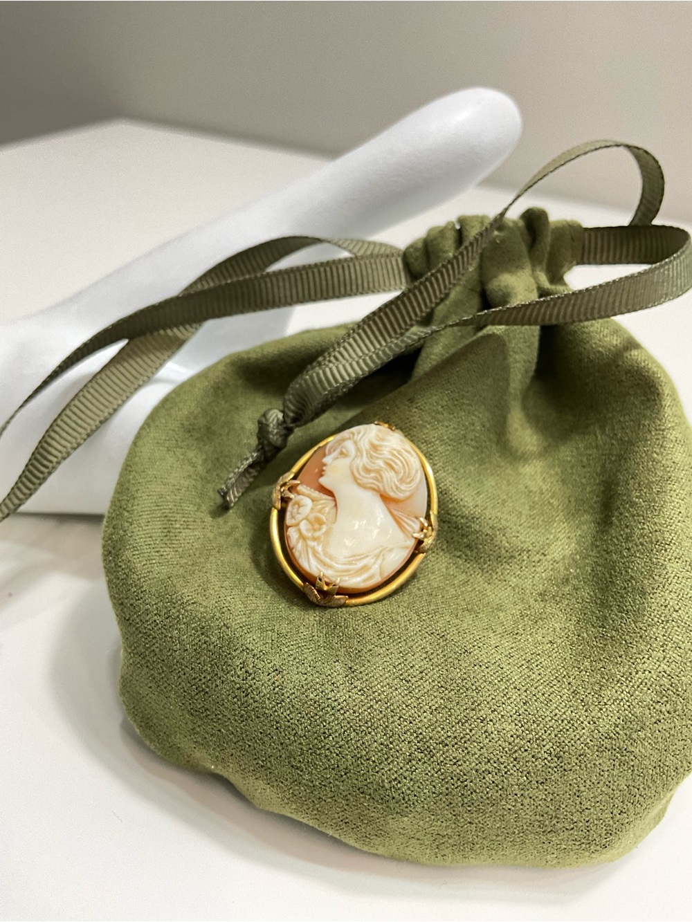 Vintage 10K Gold Cameo Brooch Pin Carved Lady Portrait Fine Jewelry